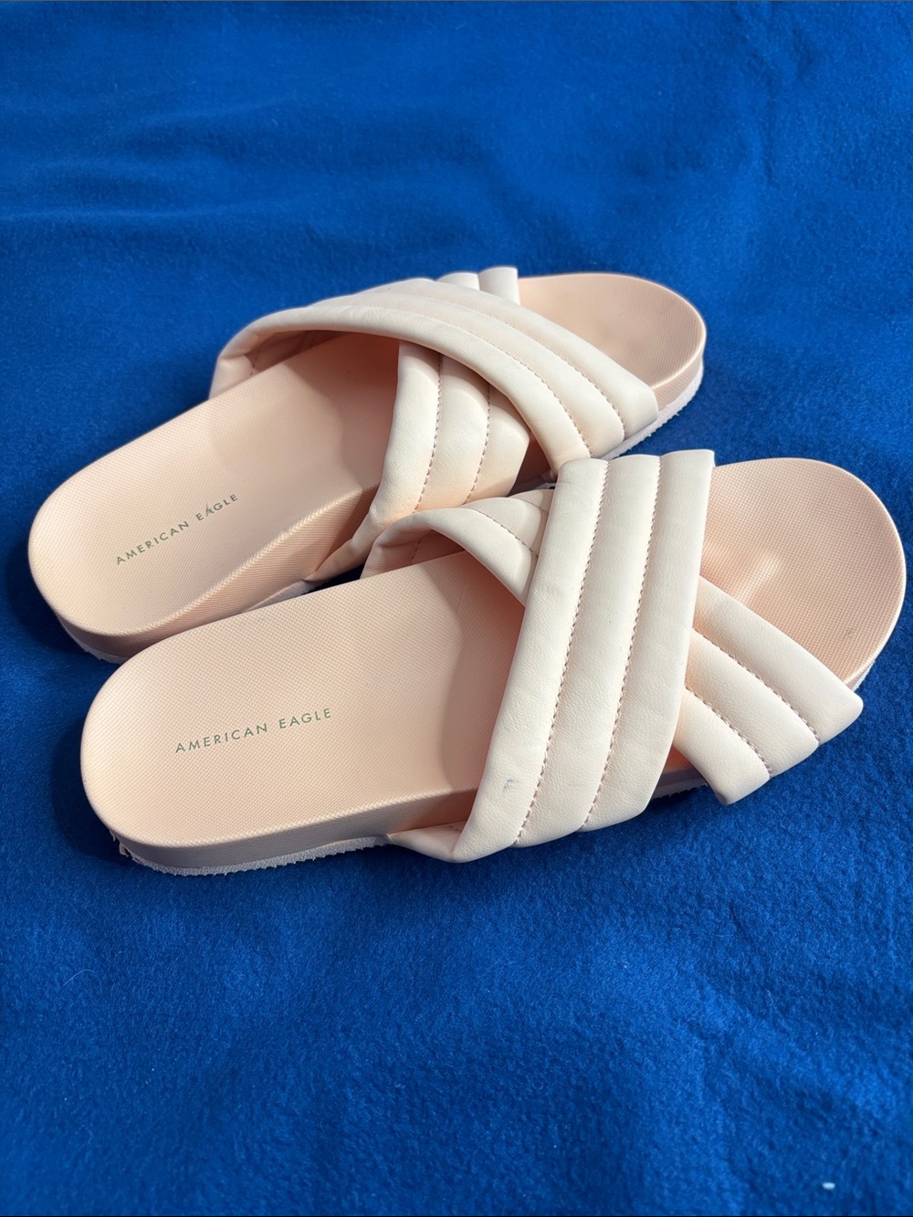 NWOT American Eagle Outfitters Peach Quilted Cross-Band Slide Sandals Size 7